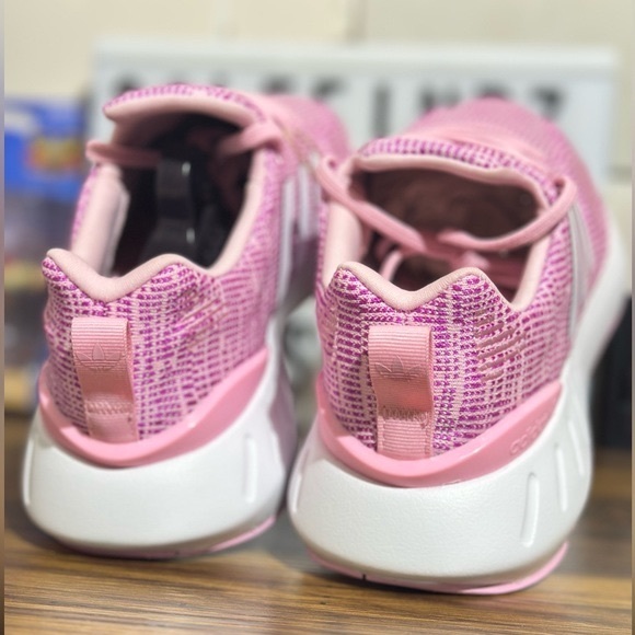 Clearout- Adidas Swift Run 22 Sneakers - Picture 4 of 11